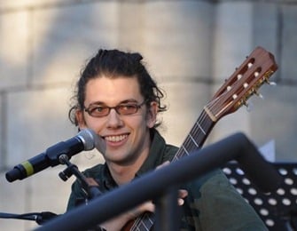 Samuel Corneau Deland à la guitare classique