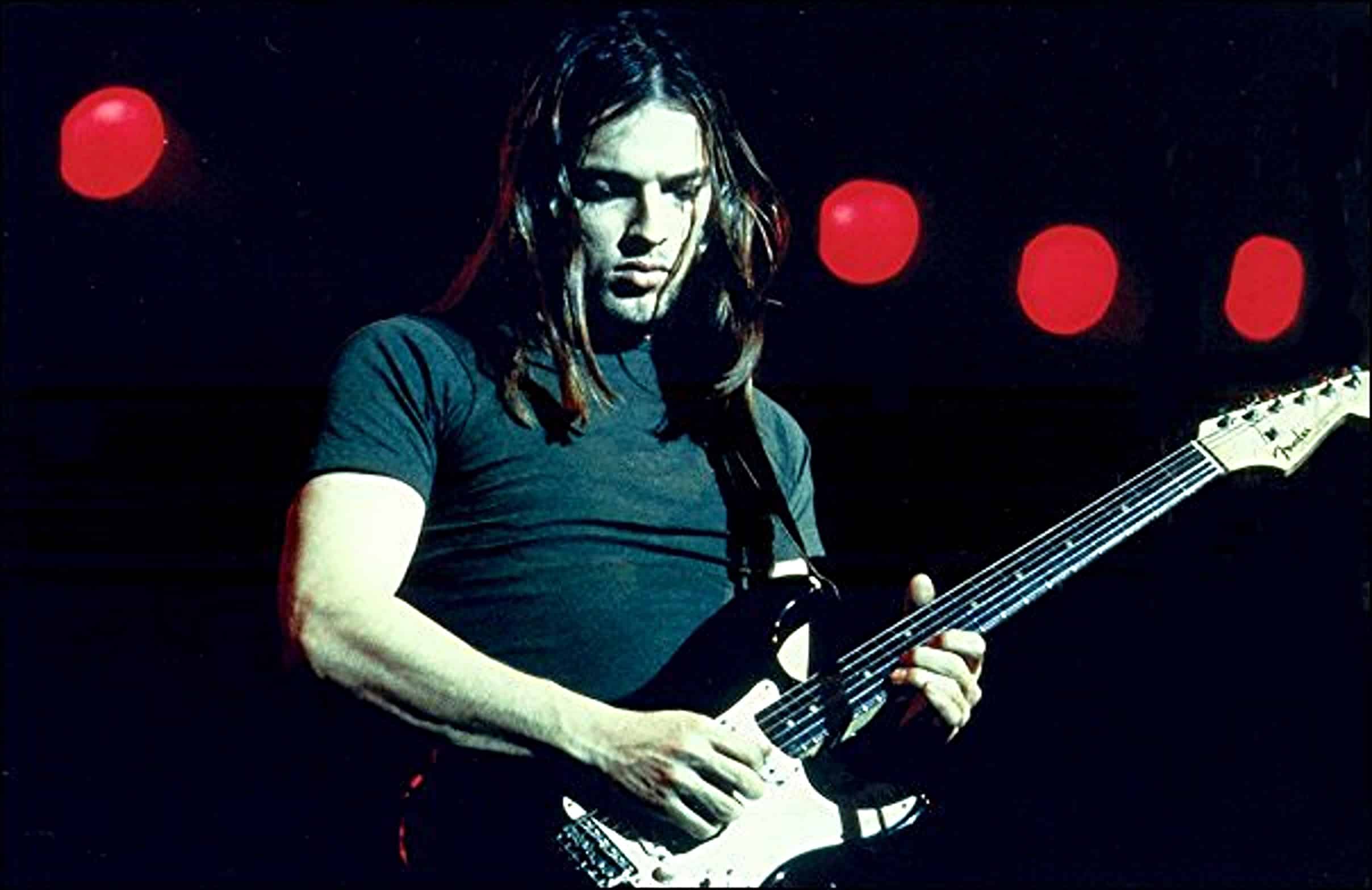 David Gilmour, guitariste béni des Pink Floyd... Amateur de riffs éternels, courrez écouter Wish You Were Here.