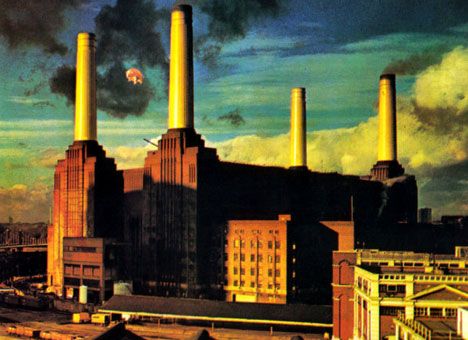 Cover de l'album Animals, Pink Floyd y dresse la satyre sociale la plus rock de l'histoire. On distingue le fameux cochon volant entre les cheminées de l'usine.