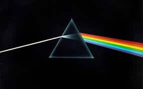 Pochette d'album que l'on ne présente plus aujourd'hui, le prisme d'Isbac Newton. Dark Side of The Moon, le premier gros succès des Pink Floyd.